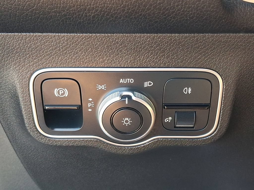 Used 2022 Mercedes-Benz GLB 35 AMG 4MATIC image 24