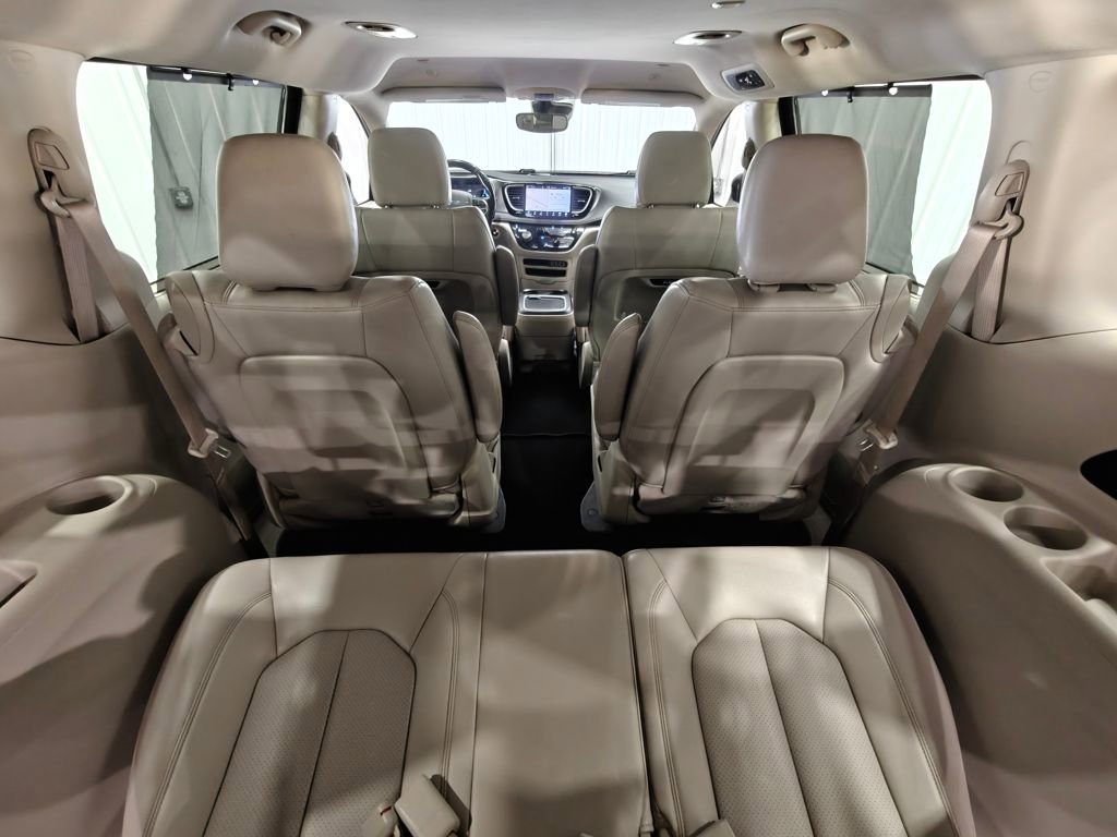 Used 2021 Chrysler Pacifica Touring-L image 33