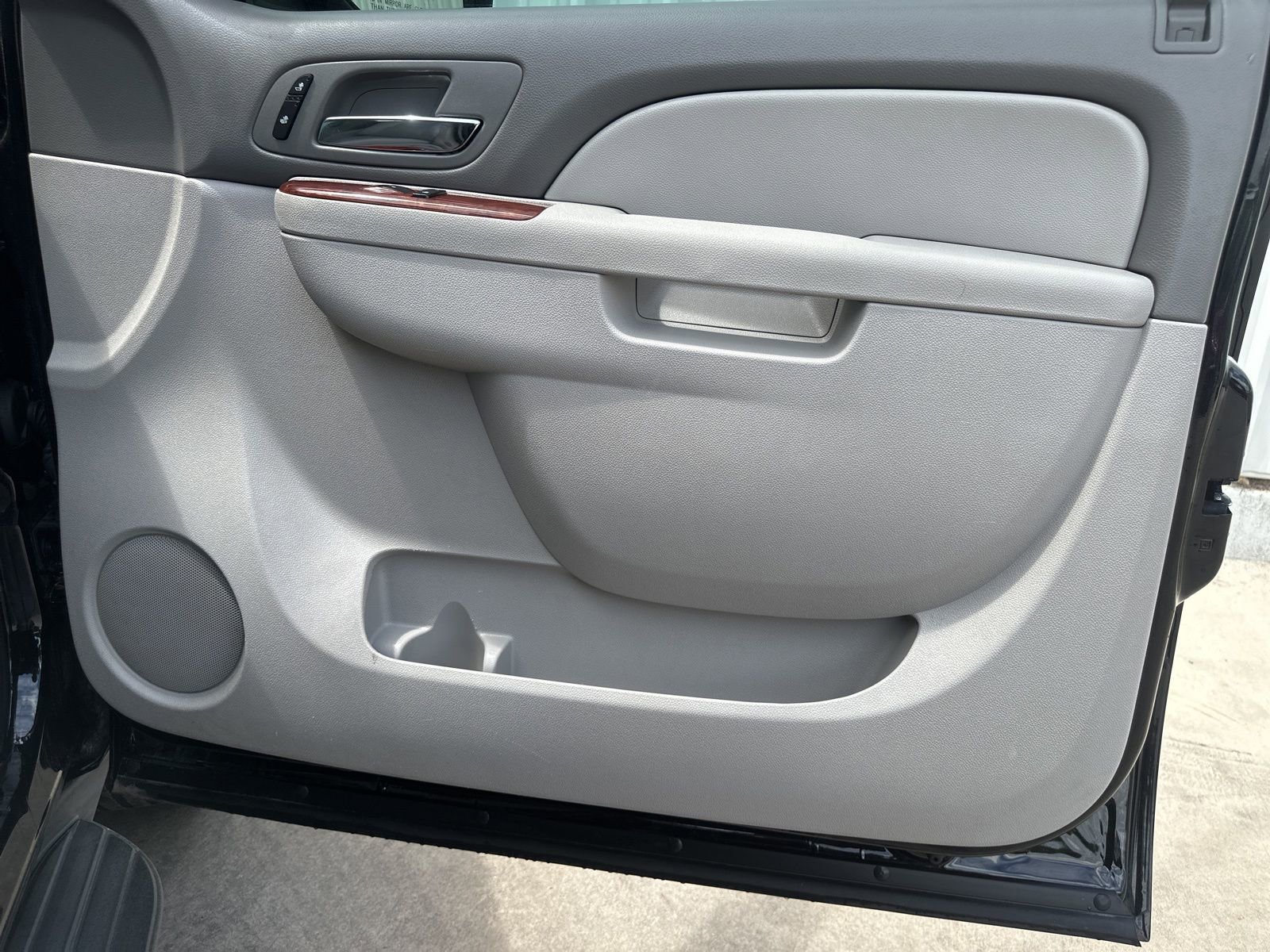 Used 2013 Chevrolet Suburban LT image 16