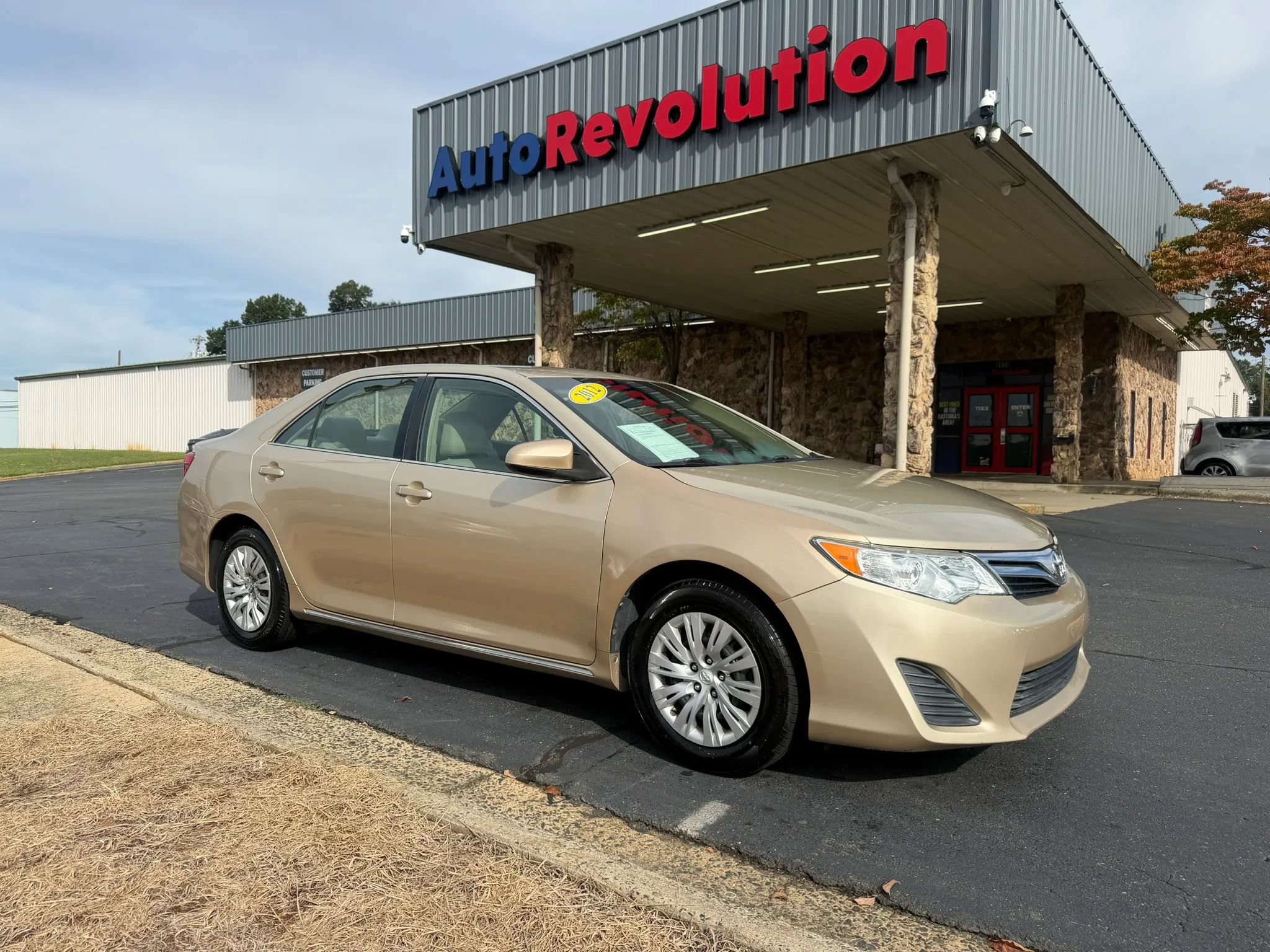 Used 2012 Toyota Camry LE FWD image 1