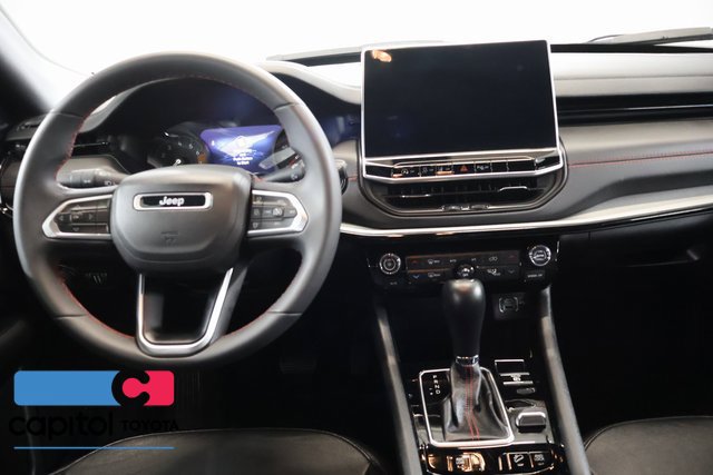 Used 2025 Jeep Compass Trailhawk AWD/4WD image 12