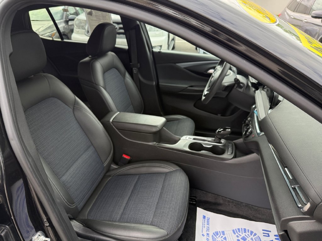 Used 2025 Buick Envista Preferred FWD image 32