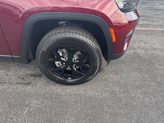 New 2025 Jeep Grand Cherokee Altitude w/ Trailer Tow Package AWD/4WD image 12