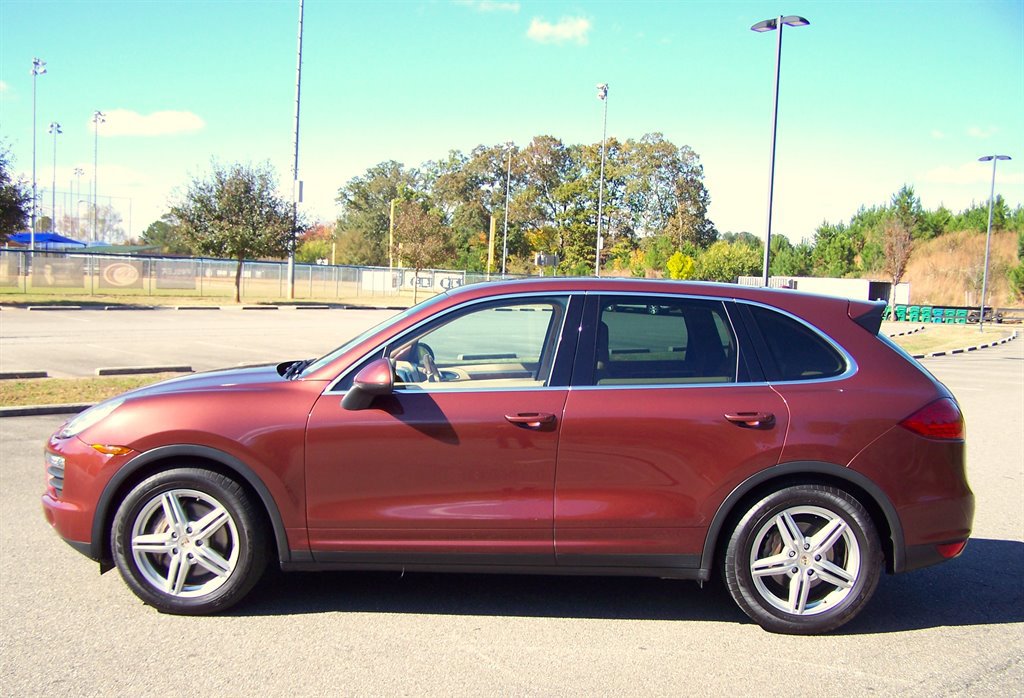 Used 2012 Porsche Cayenne S image 3