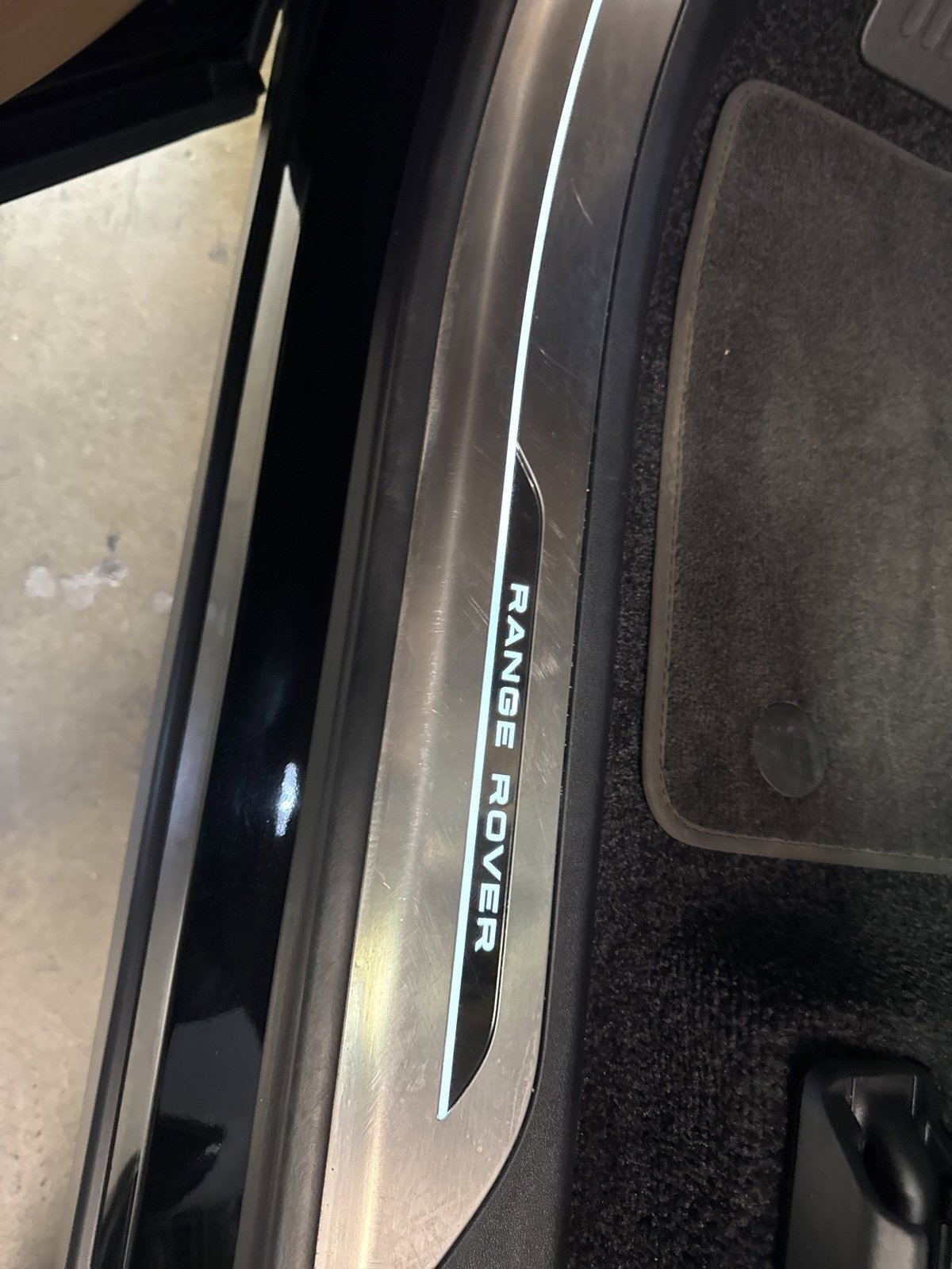 Used 2025 Land Rover Range Rover Long Wheelbase SE image 41