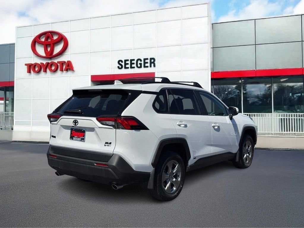 Used 2025 Toyota RAV4 XLE AWD/4WD image 3