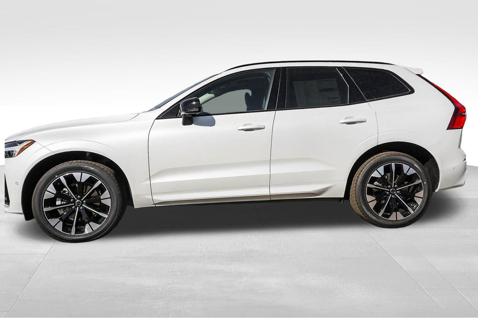 New 2026 Volvo XC60 B5 Plus w/ Climate Package AWD/4WD image 8
