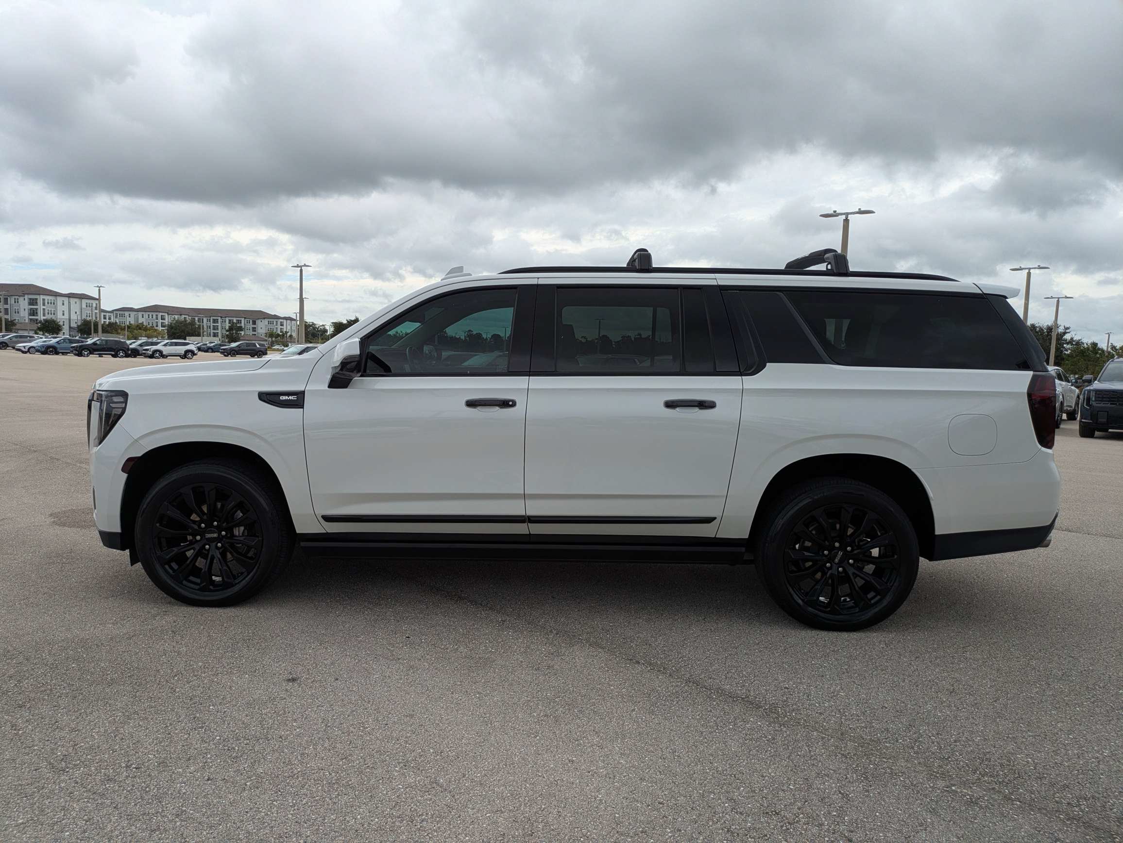 Used 2022 GMC Yukon XL Denali AWD/4WD image 7