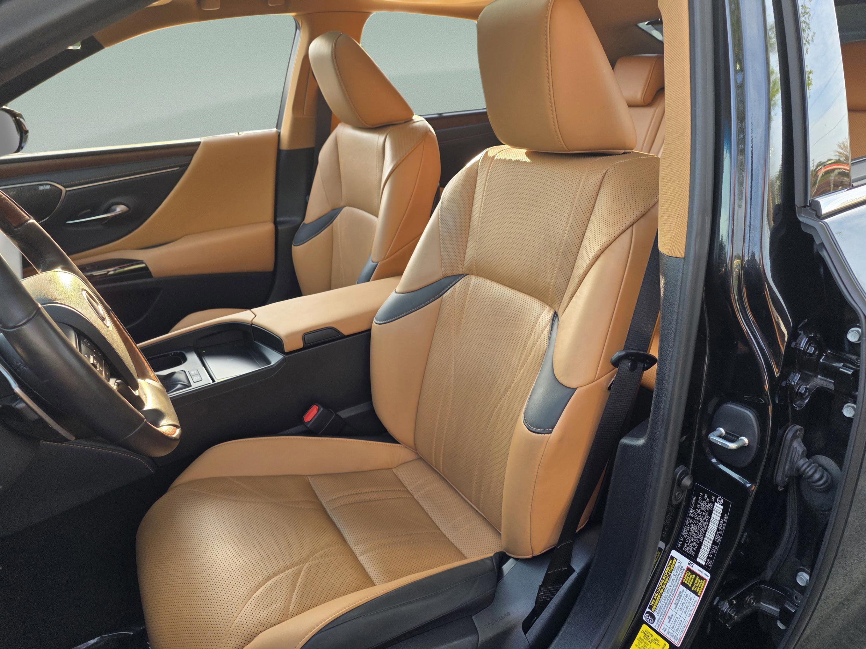 Used 2024 Lexus ES 300h Ultra Luxury w/ Accessory Package (Z1) image 30