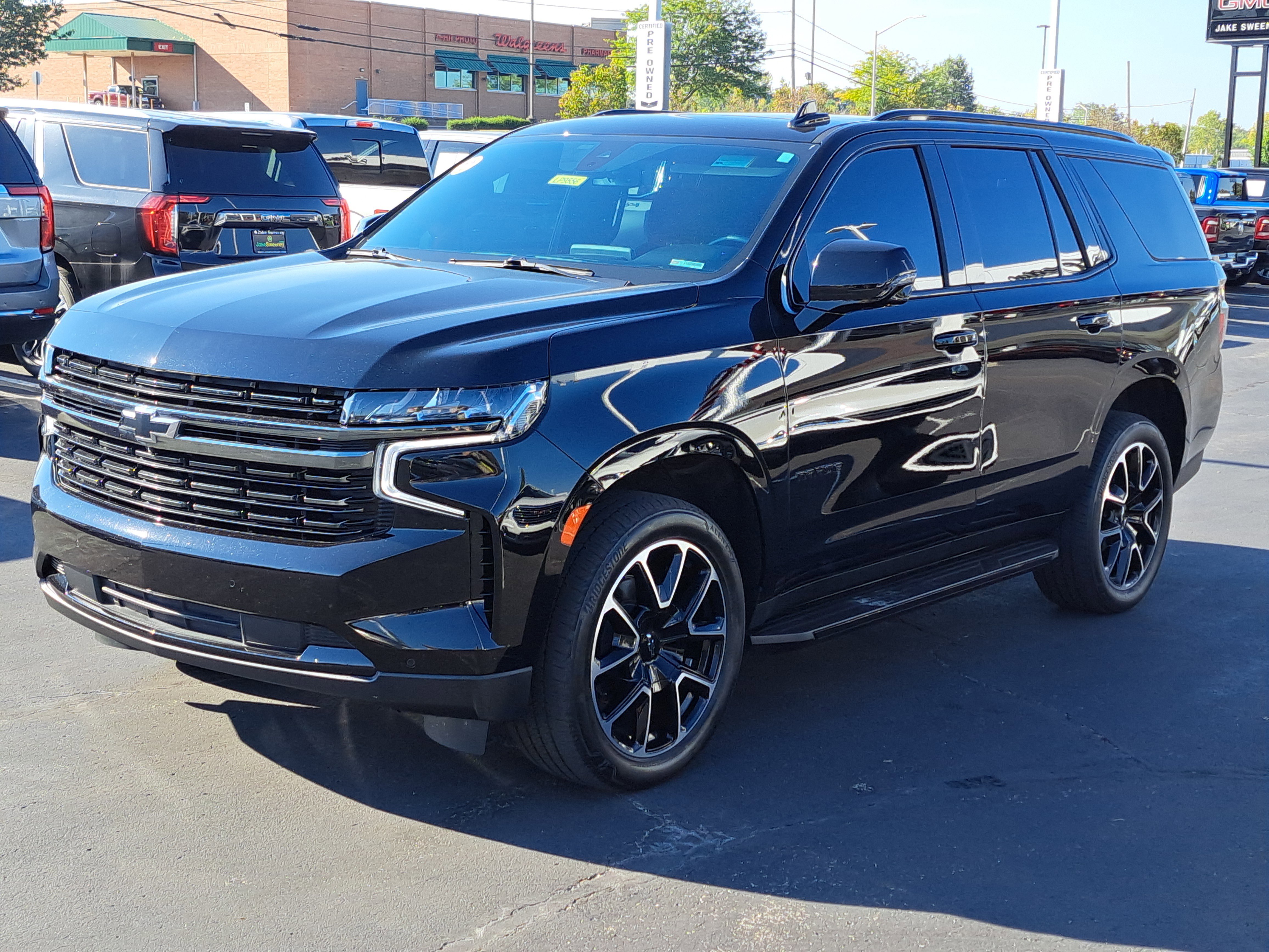 Used 2022 Chevrolet Tahoe RST w/ Sport Performance Package image 2