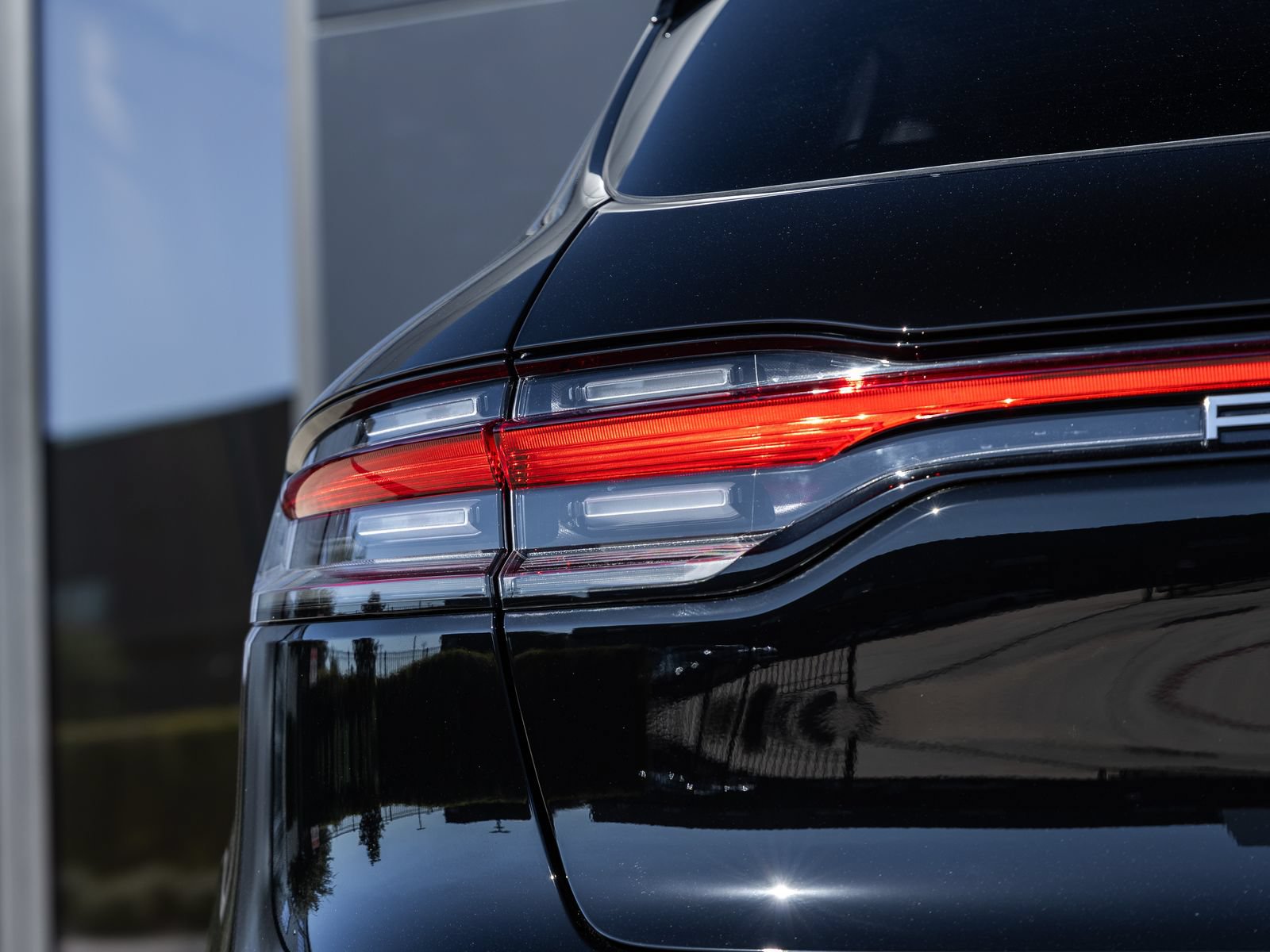 Certified 2026 Porsche Macan AWD/4WD image 14