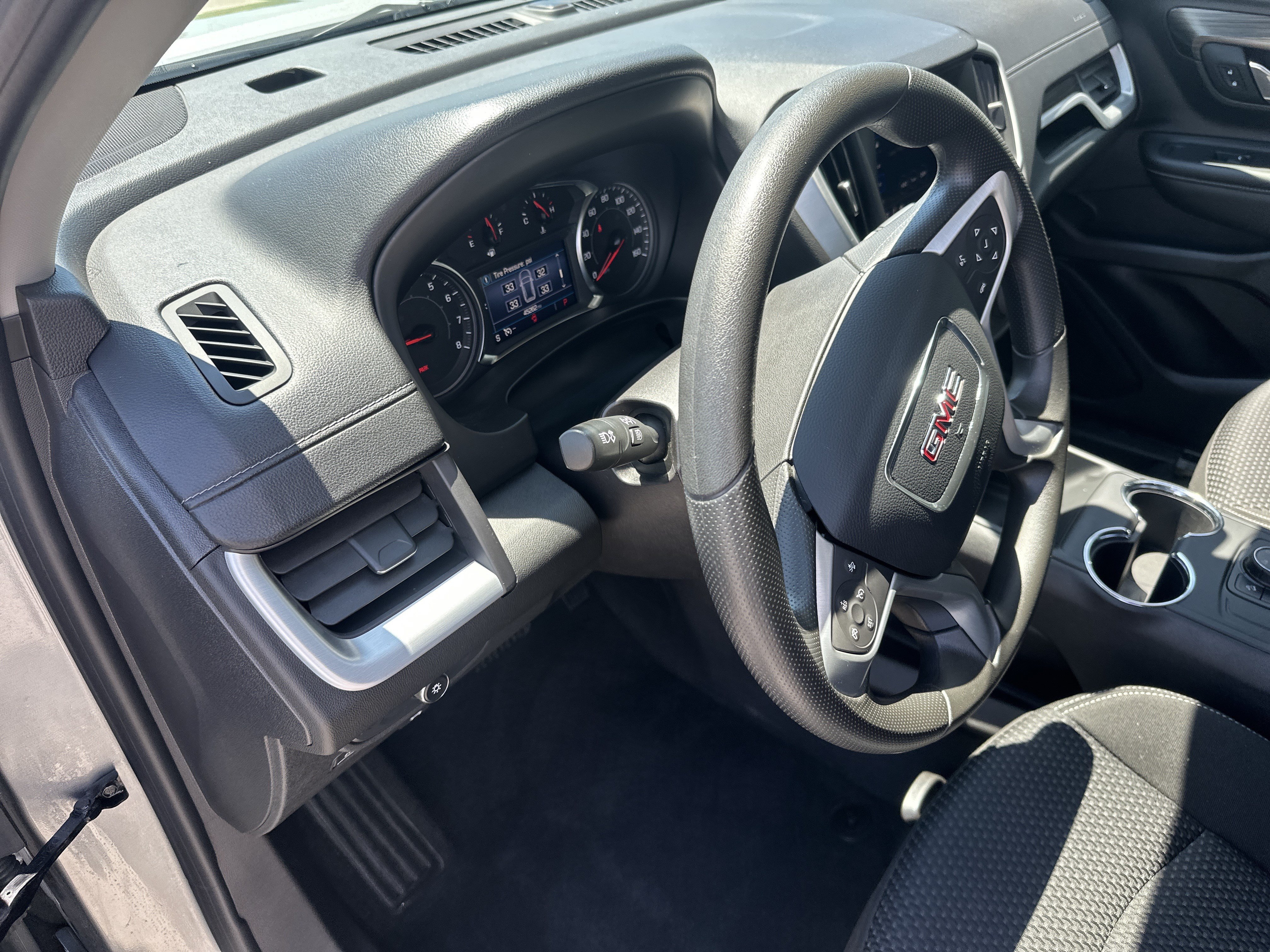 Used 2024 GMC Terrain SLE AWD/4WD image 11