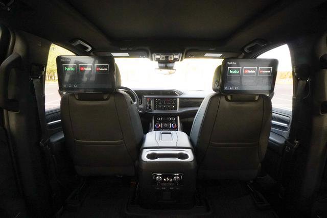Used 2024 GMC Yukon Denali w/ Advanced Technology Package AWD/4WD image 29