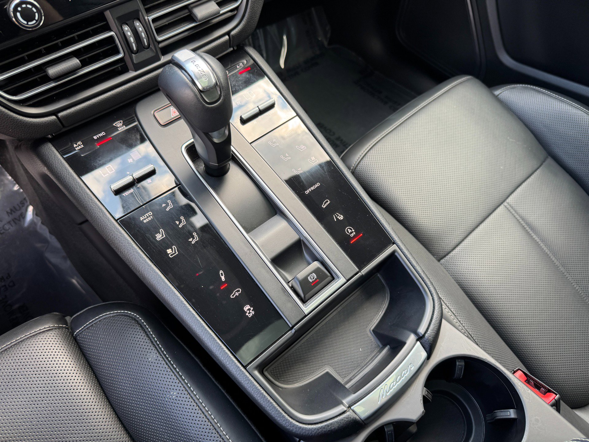 Used 2023 Porsche Macan image 38