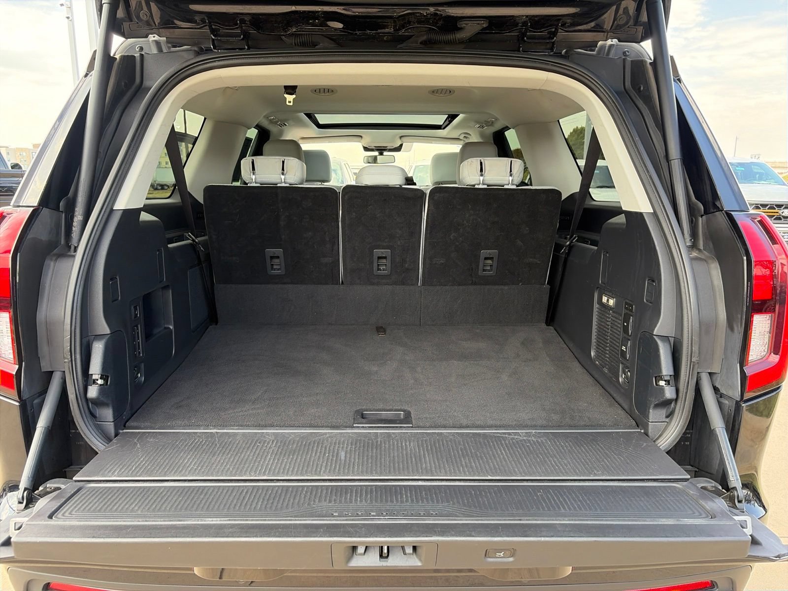 Used 2025 Ford Expedition Max Platinum AWD/4WD image 23