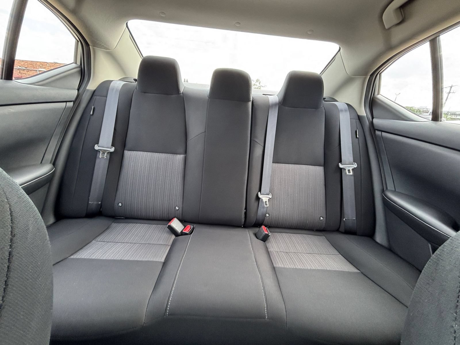 Used 2025 Nissan Sentra SV FWD image 35