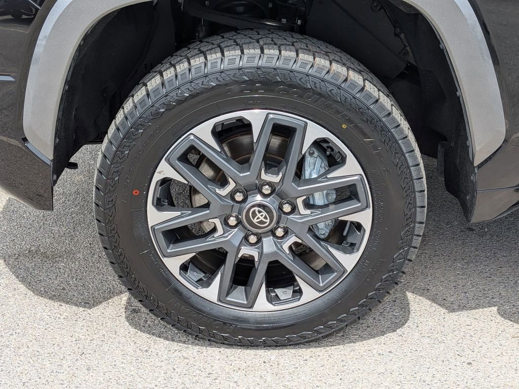 Used 2025 Toyota Tundra Limited AWD/4WD image 11