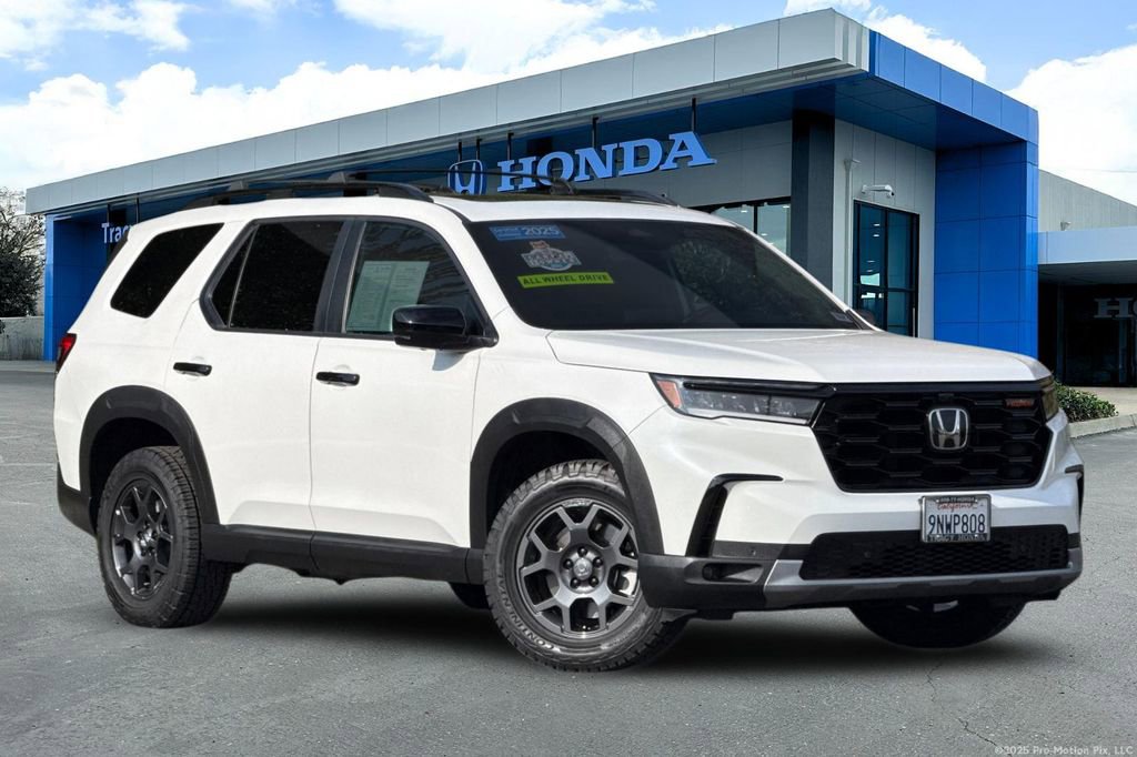 Certified 2025 Honda Pilot TrailSport
