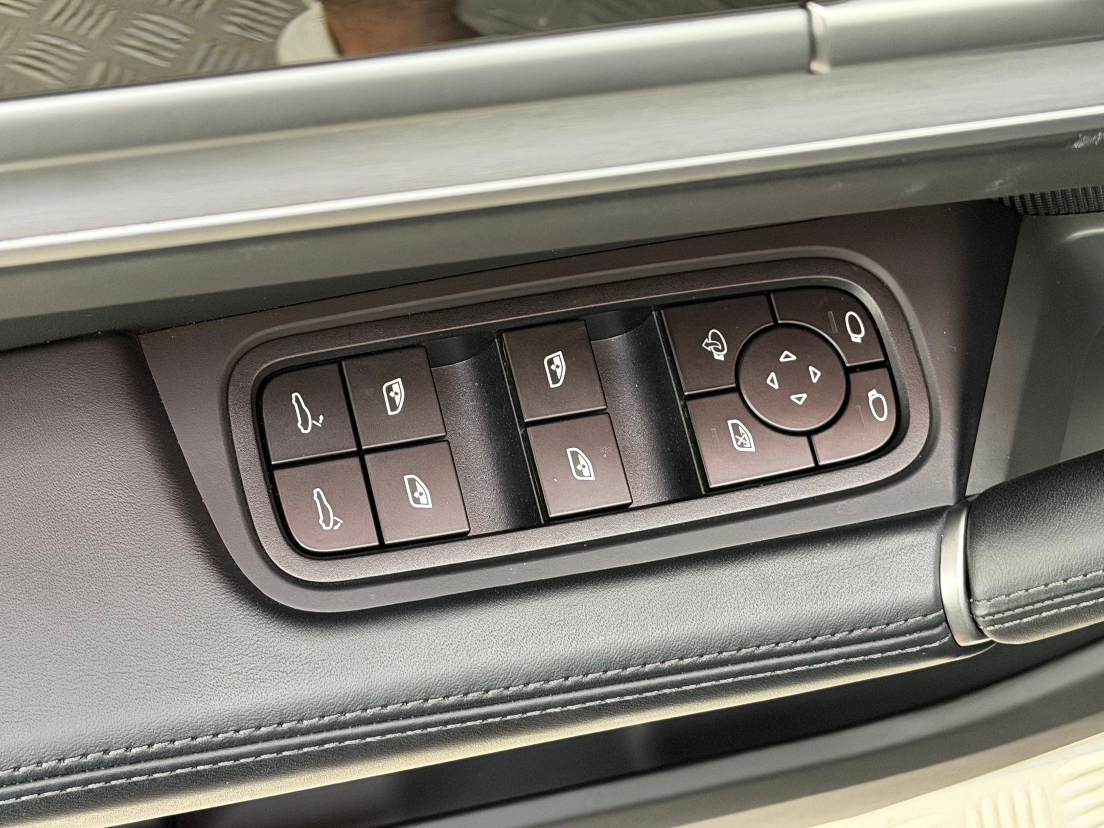 New 2025 Porsche Cayenne GTS AWD/4WD image 15