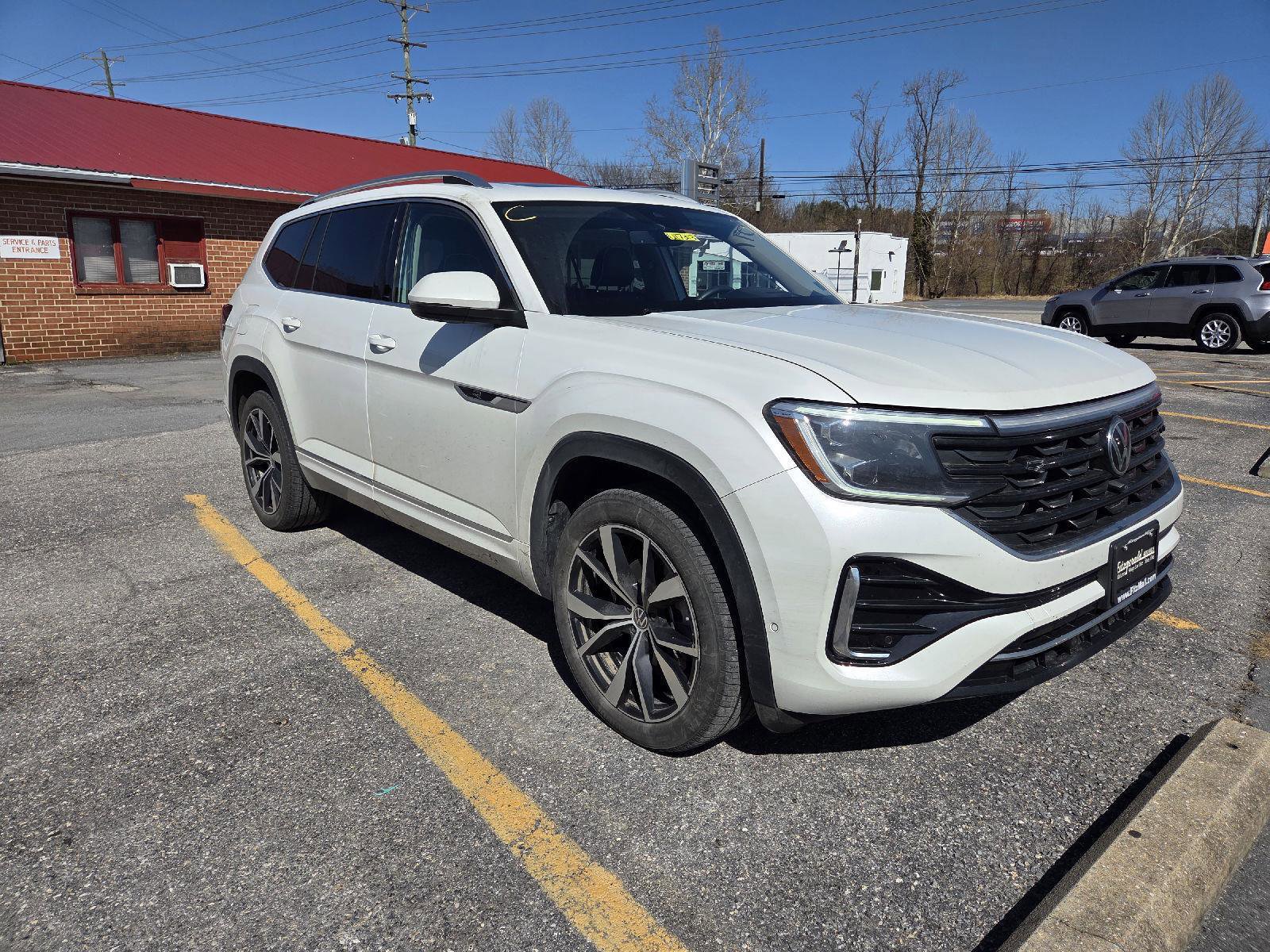 Used 2024 Volkswagen Atlas SEL Premium R-Line image 11