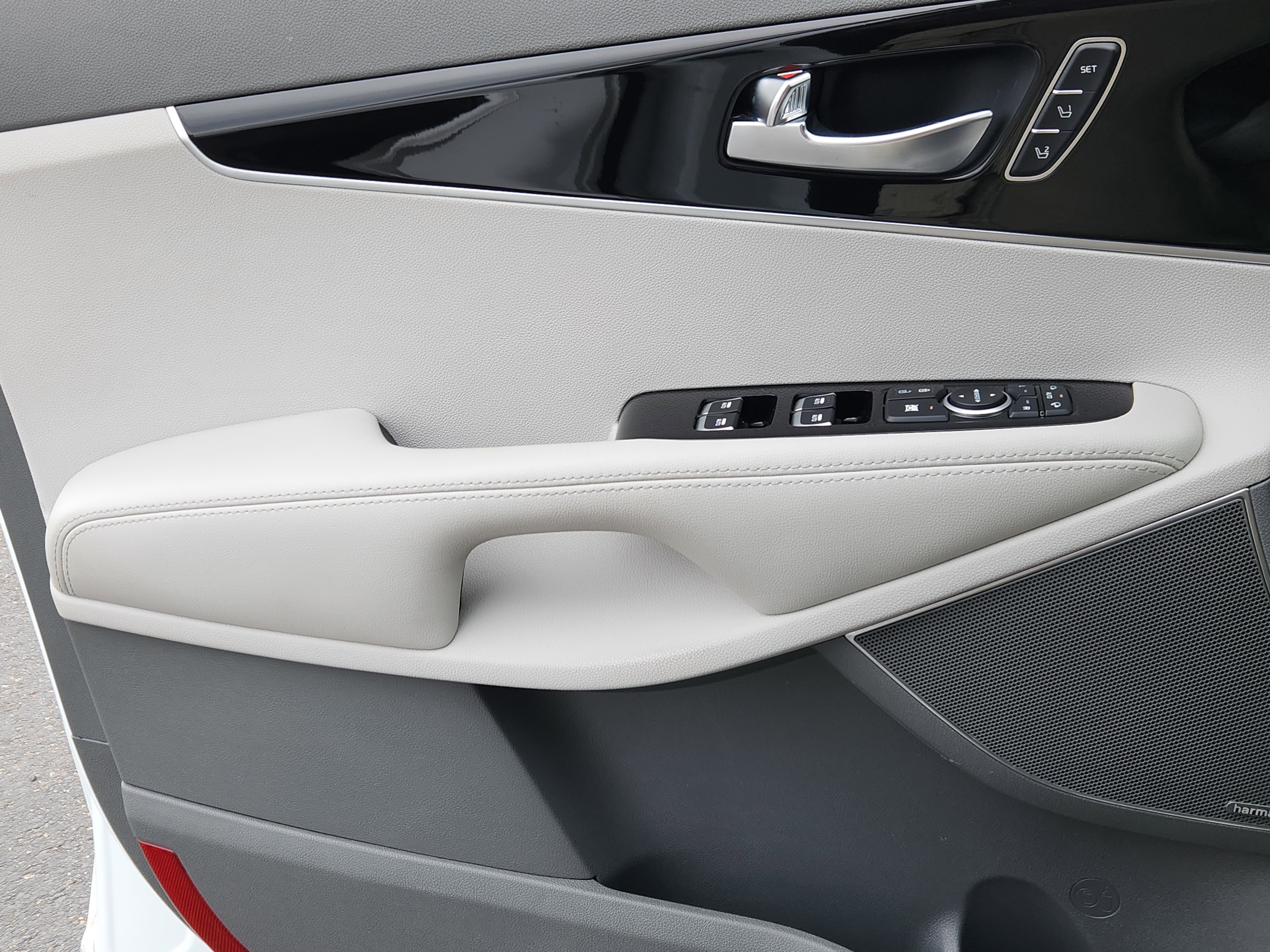 Used 2020 Kia Sorento SX image 12