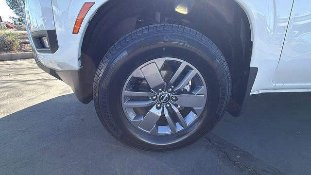 Used 2025 Nissan Frontier SV w/ SV Convenience Package image 10