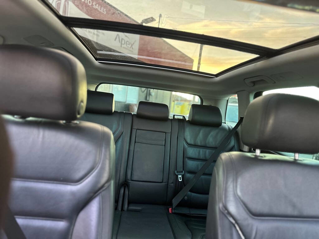 Used 2013 Volkswagen Touareg Sport image 26