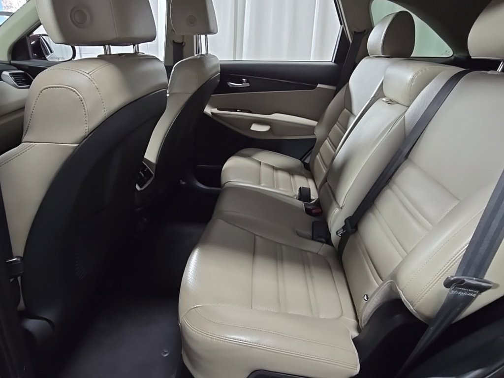 Used 2019 Kia Sorento EX AWD/4WD image 29