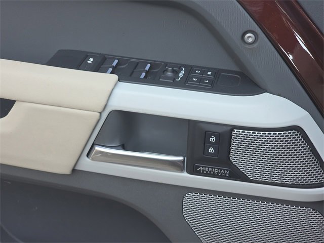 Used 2023 Land Rover Defender 130 X-Dynamic SE image 28