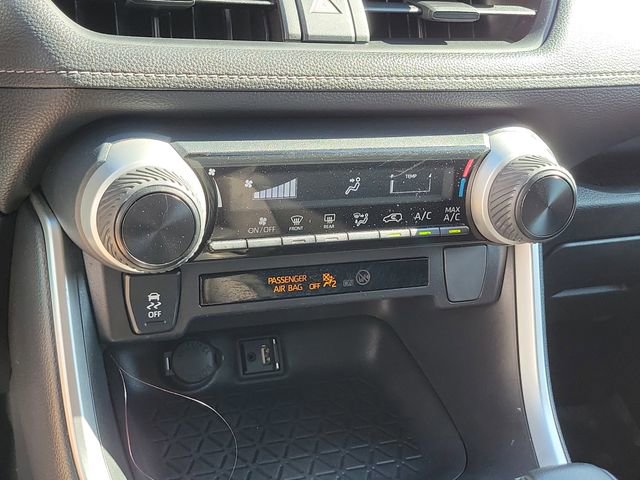 Used 2019 Toyota RAV4 LE FWD image 29