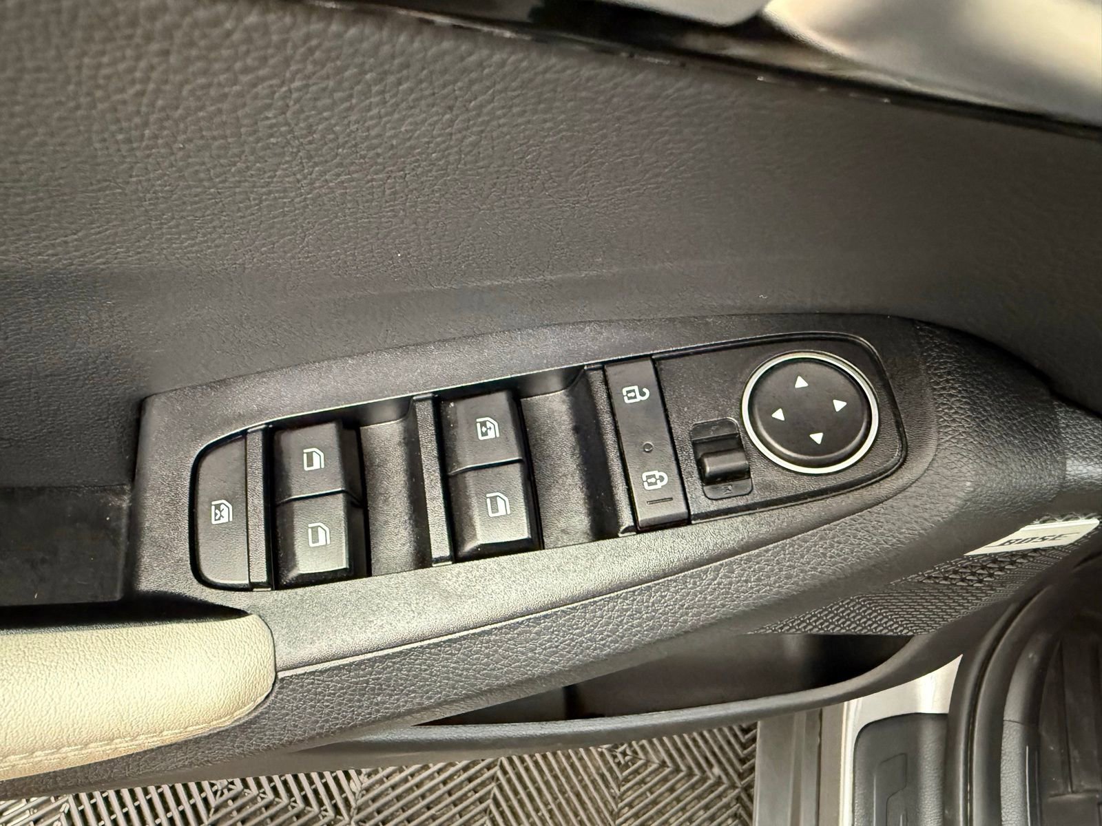 Used 2023 Kia Seltos SX w/ SX Sunroof Package image 10