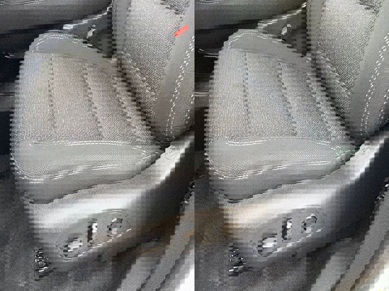 Used 2025 Chevrolet Traverse LT image 28