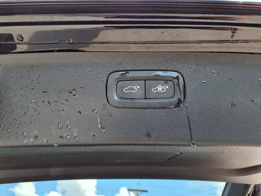 Certified 2023 Volvo XC90 B6 Ultimate w/ Protection Package Premier AWD/4WD image 13