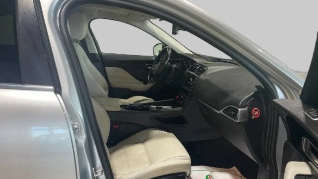 Used 2017 Jaguar F-PACE Prestige AWD/4WD image 19