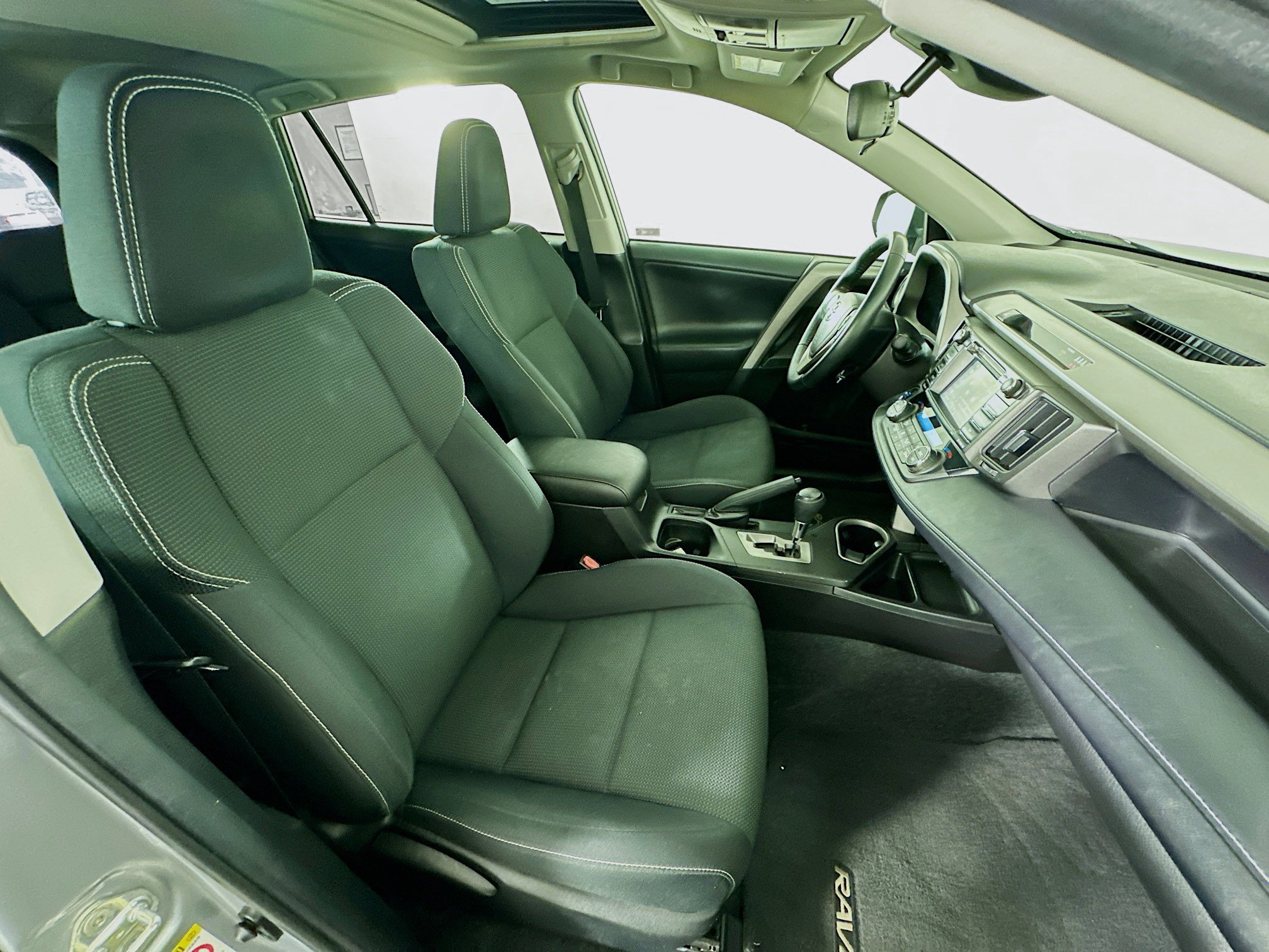 Used 2018 Toyota RAV4 XLE image 30