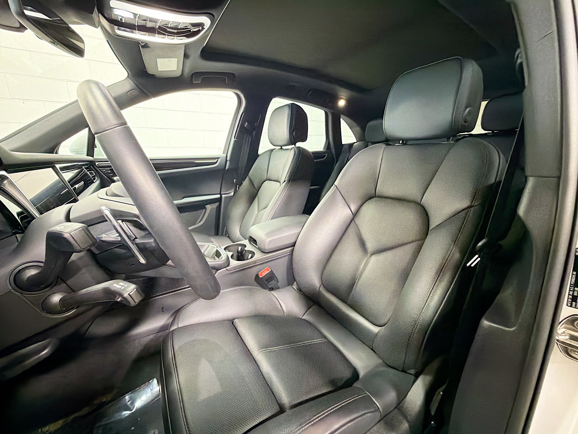 Used 2025 Porsche Macan image 5