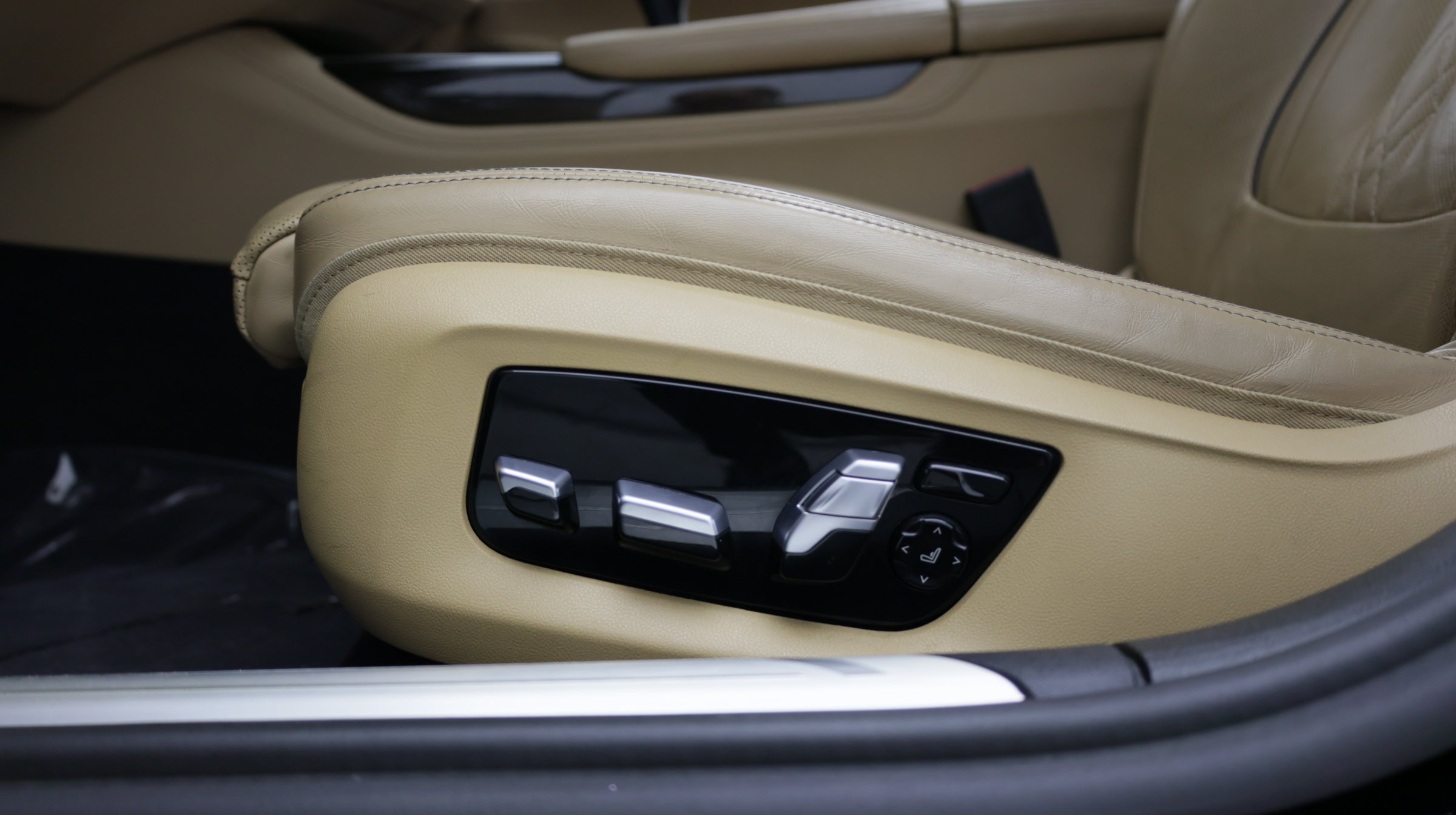 Used 2022 BMW 740i w/ Premium Package RWD image 16