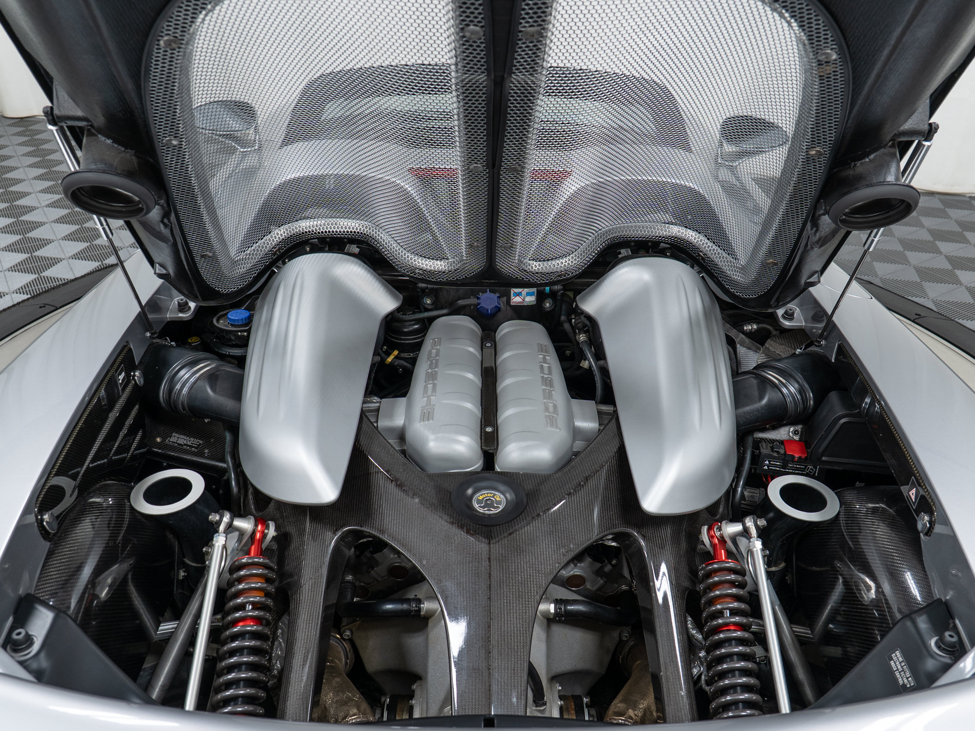 Used 2005 Porsche Carrera GT RWD image 15