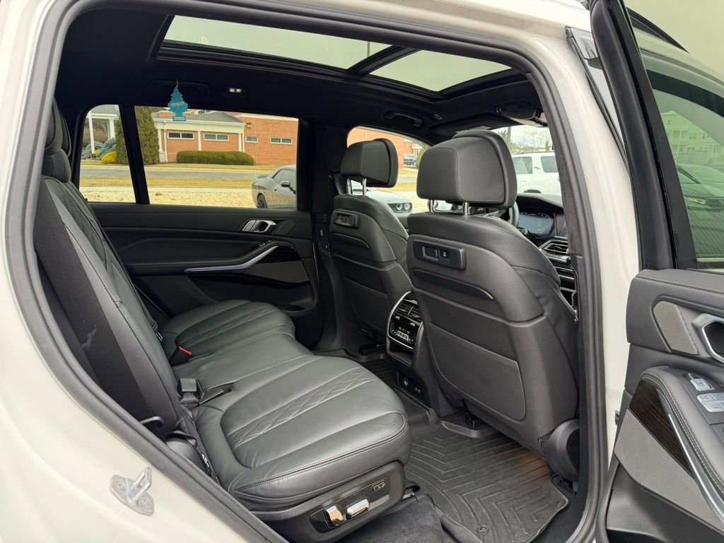 Used 2020 BMW X7 M50i w/ Luxury Seating Package image 20