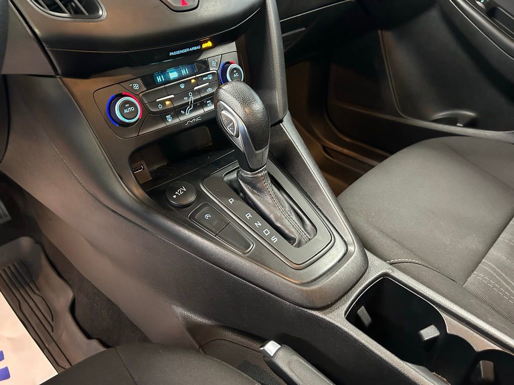 Used 2018 Ford Focus SE w/ SE Appearance Package image 27