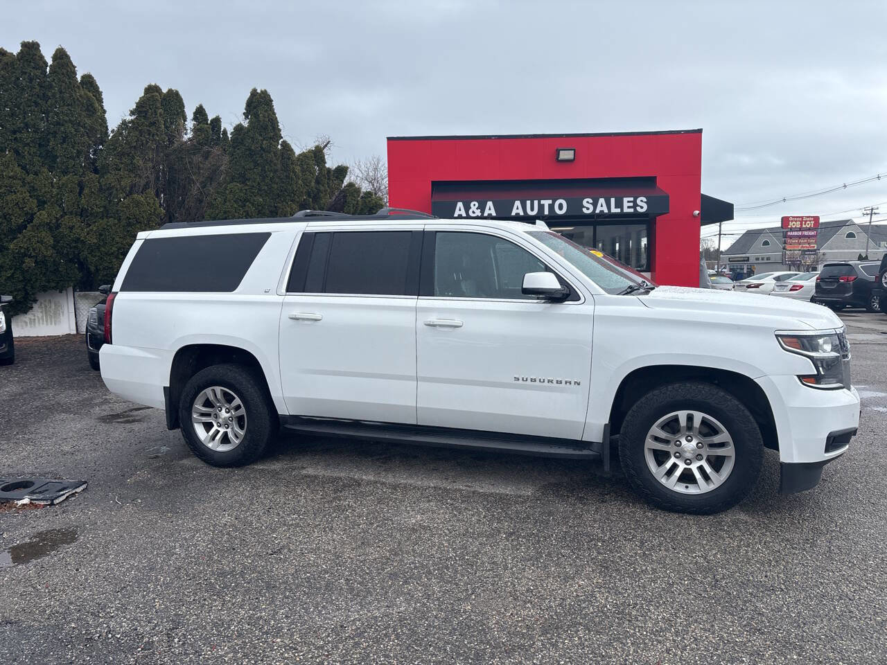 Used 2016 Chevrolet Suburban LT AWD/4WD image 3