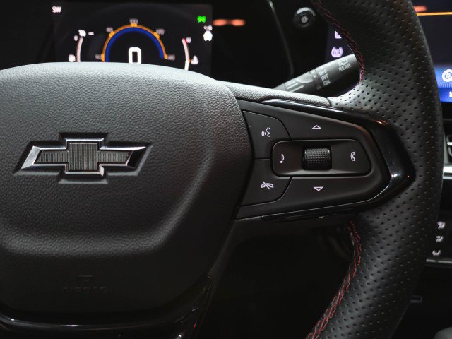 Used 2025 Chevrolet Trax RS w/ Driver Confidence Package FWD image 19