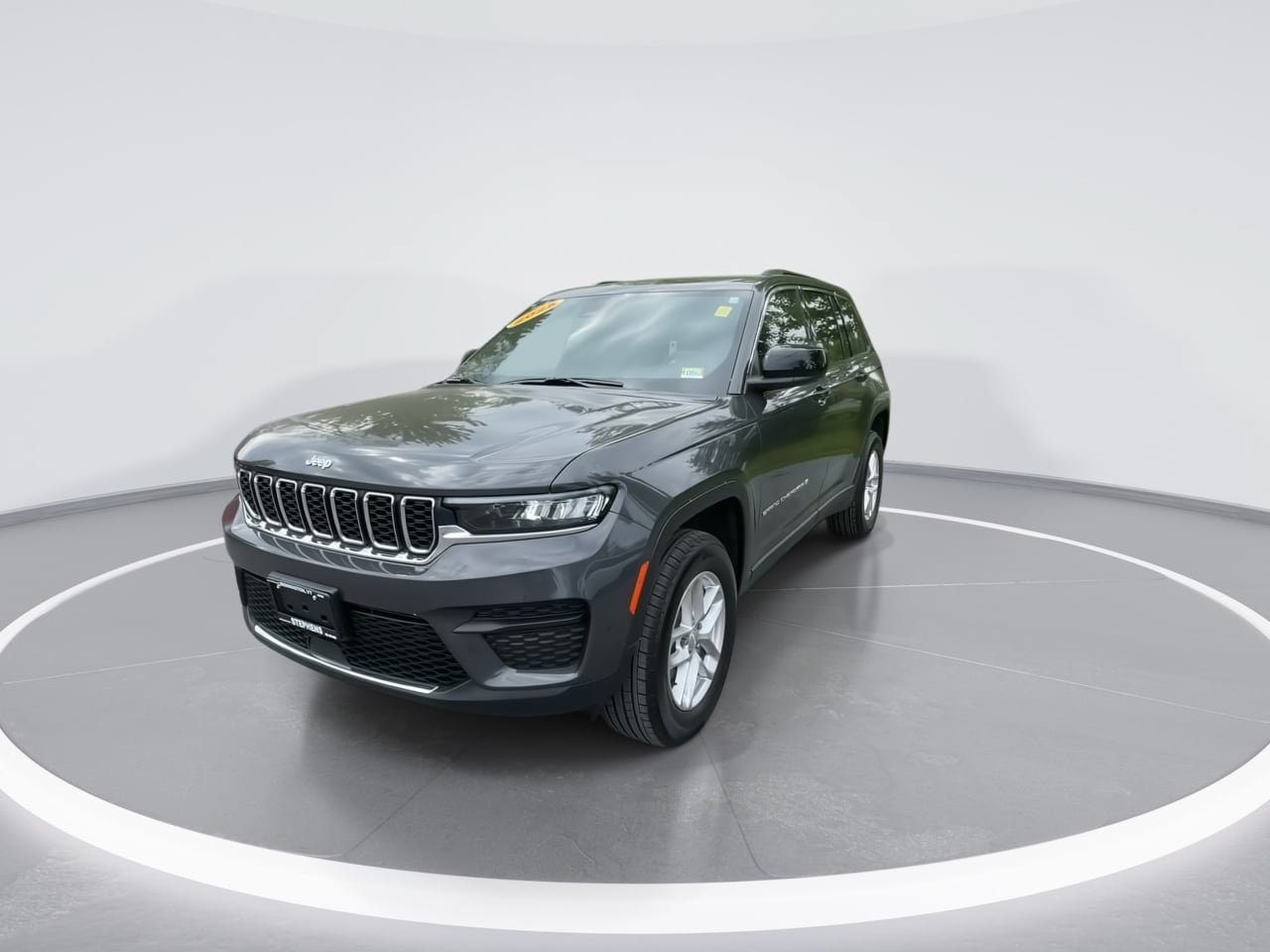 Used 2025 Jeep Grand Cherokee Laredo X AWD/4WD image 6