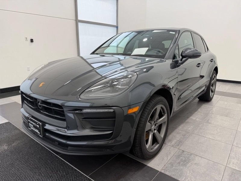 Certified 2025 Porsche Macan AWD/4WD image 1