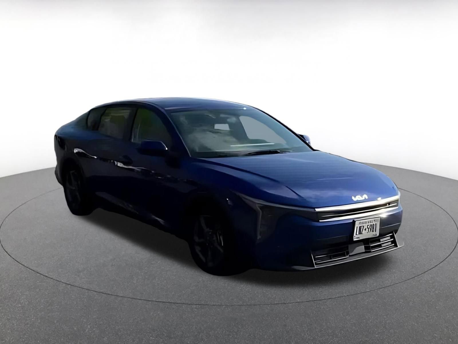 Used 2025 Kia K4 FWD image 2