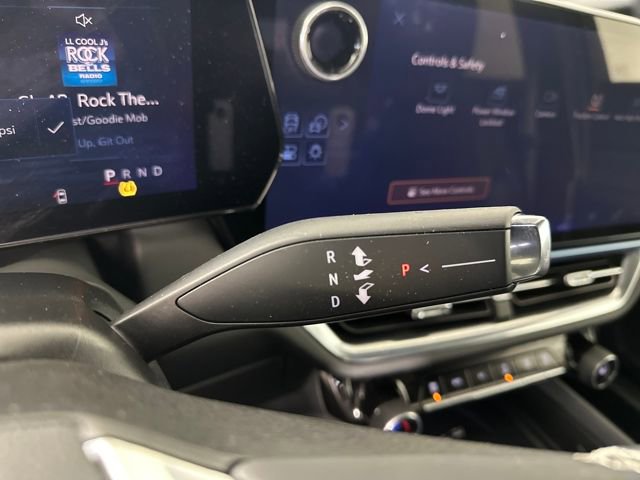 Used 2025 Chevrolet Equinox EV LT w/ Convenience Package image 19