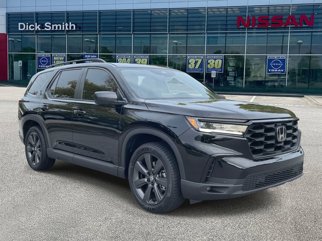 Used 2025 Honda Pilot Sport image 1