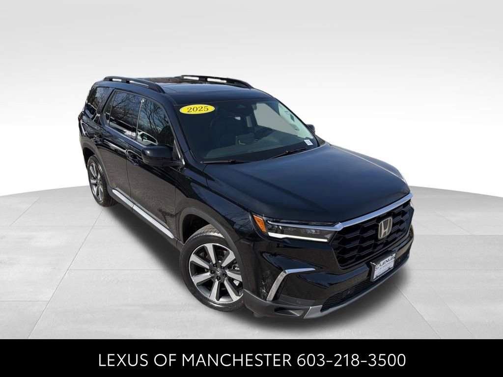 Used 2025 Honda Pilot Touring image 3