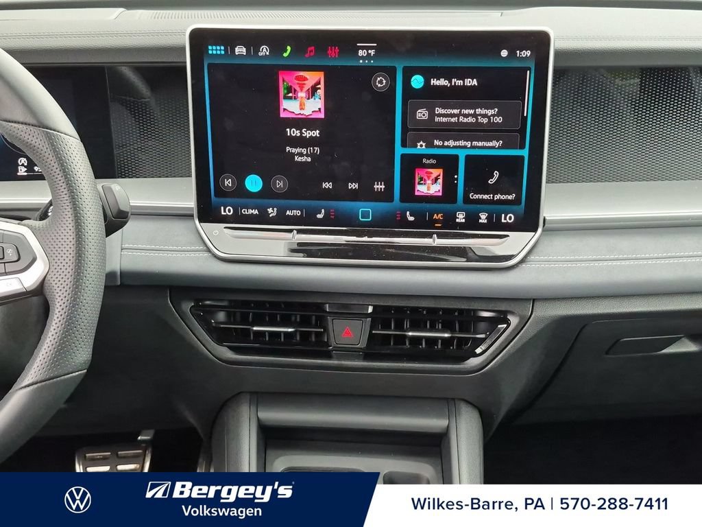 Certified 2026 Volkswagen Tiguan SE R-Line AWD/4WD image 23