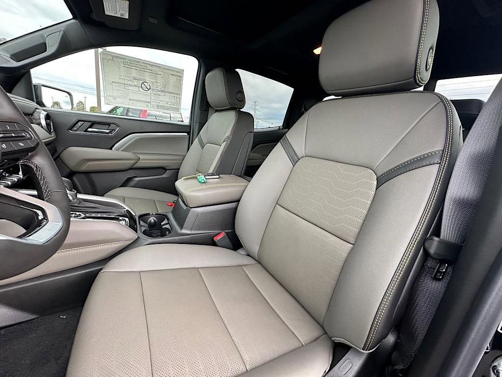 New 2026 Chevrolet Colorado ZR2 w/ Technology Package image 17